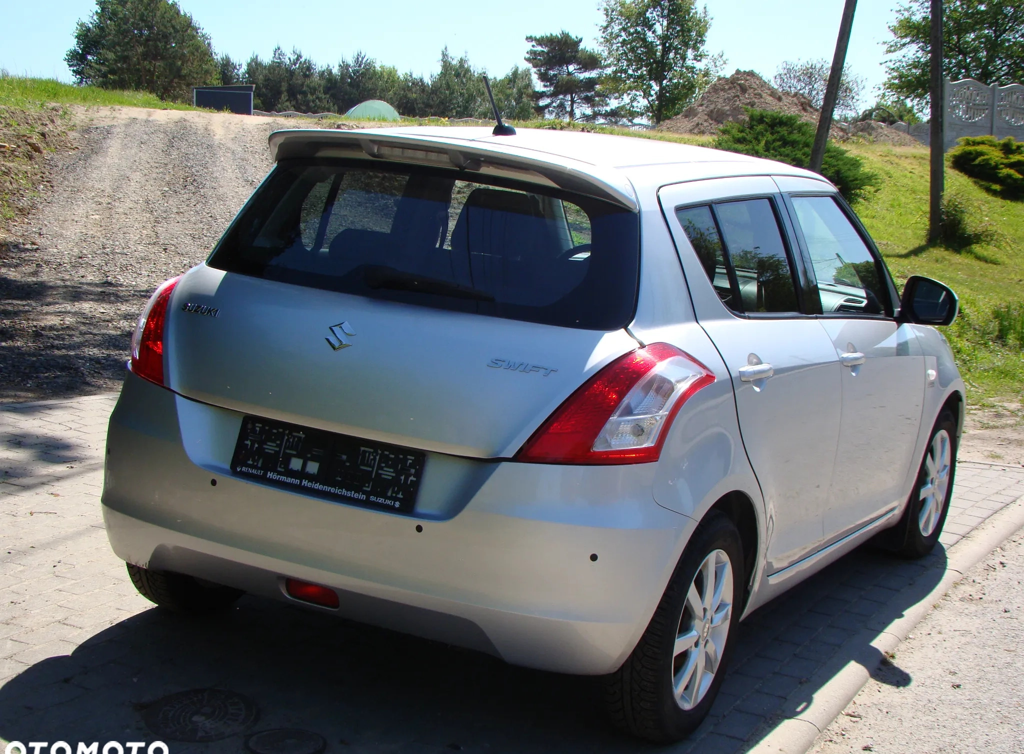 Suzuki Swift cena 14900 przebieg: 89222, rok produkcji 2013 z Suchedniów małe 254